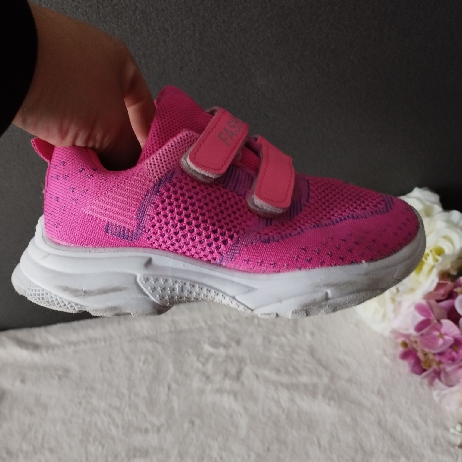 Różowe neonowe buty sportowe dziewczęce rzepy rozmiar 27
