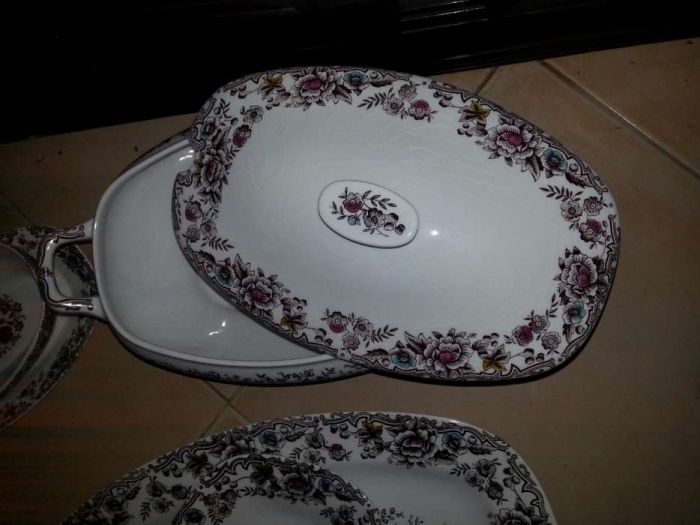 Serviço de jantar antigo em porcelana Gesol (nacional)