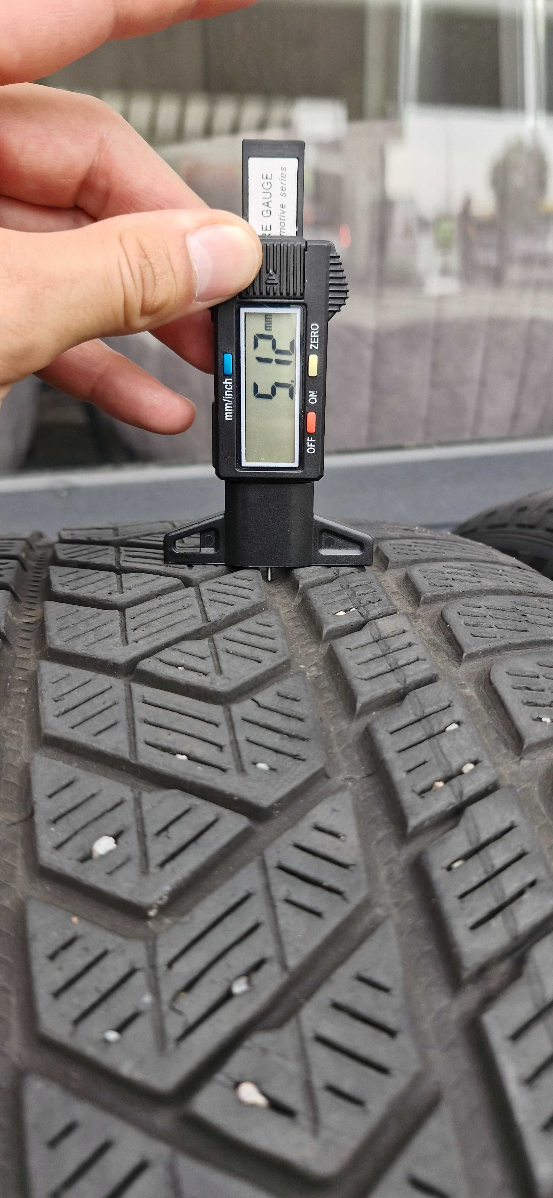 різноширокі R20 (275 40 + 315 35) Pirelli