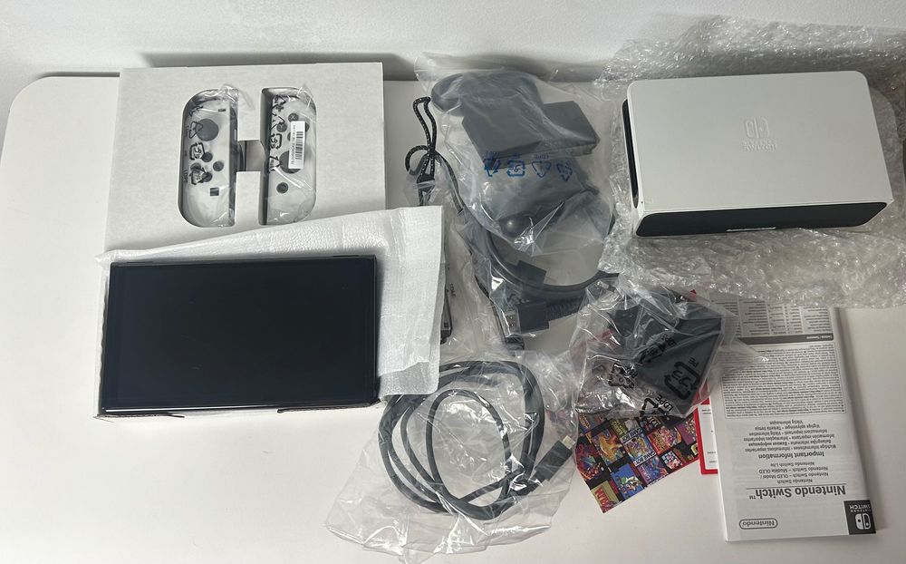 Nintendo Switch OLED Branco + 3 Jogos + Acessórios (Como Novo)
