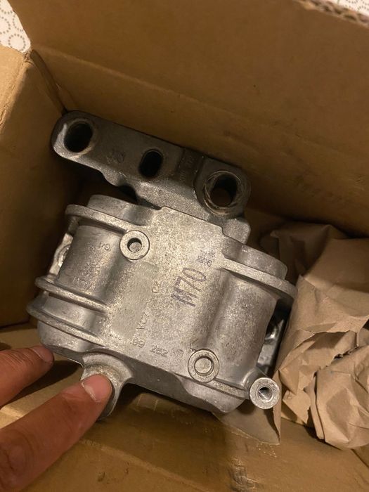 Apoio motor  Audi A3 lado direito pouco uso
