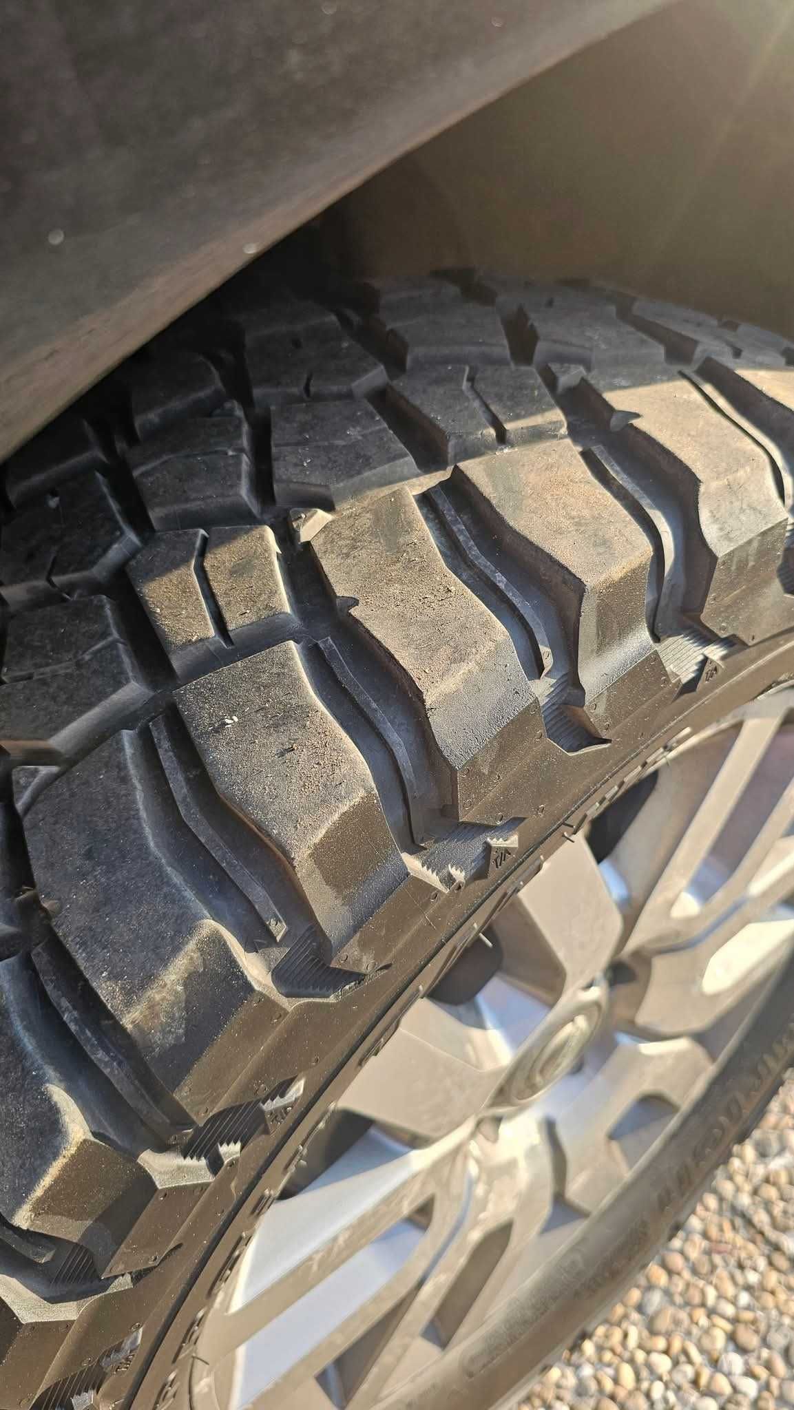 Pneus bfgoodrich mud terrain t/a km3 medida 265/60 R18