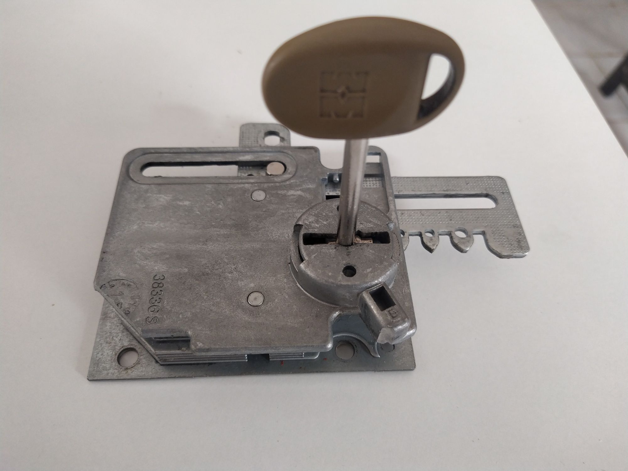 Fechadura para porta segurança