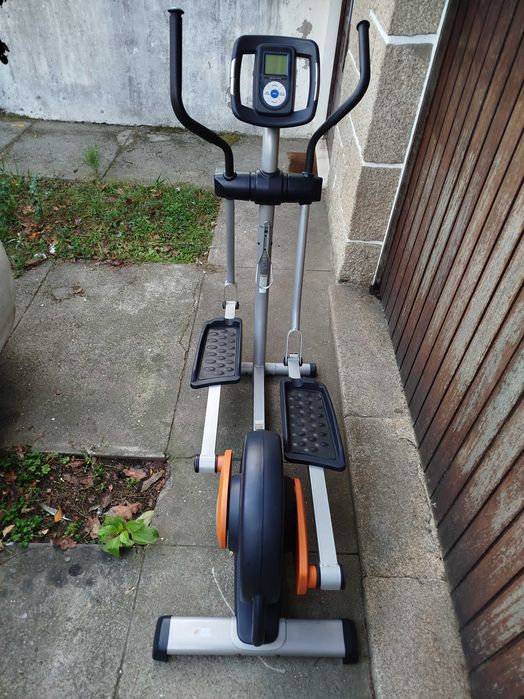 Bicicleta Elíptica Pro-form 690HR - Treino Completo e Dobrável!
