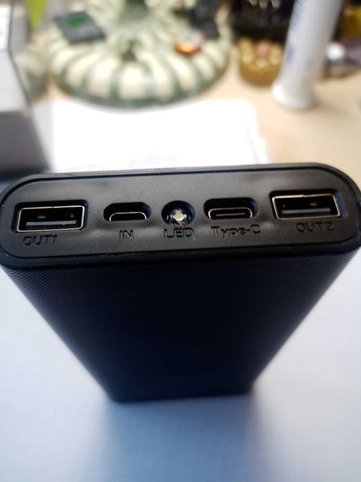 Продам інвертор 12/220в 4000w та повербанк 20 000 mah, 2.1А