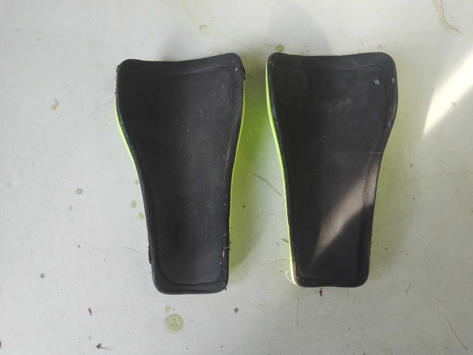 Футбольные щитки