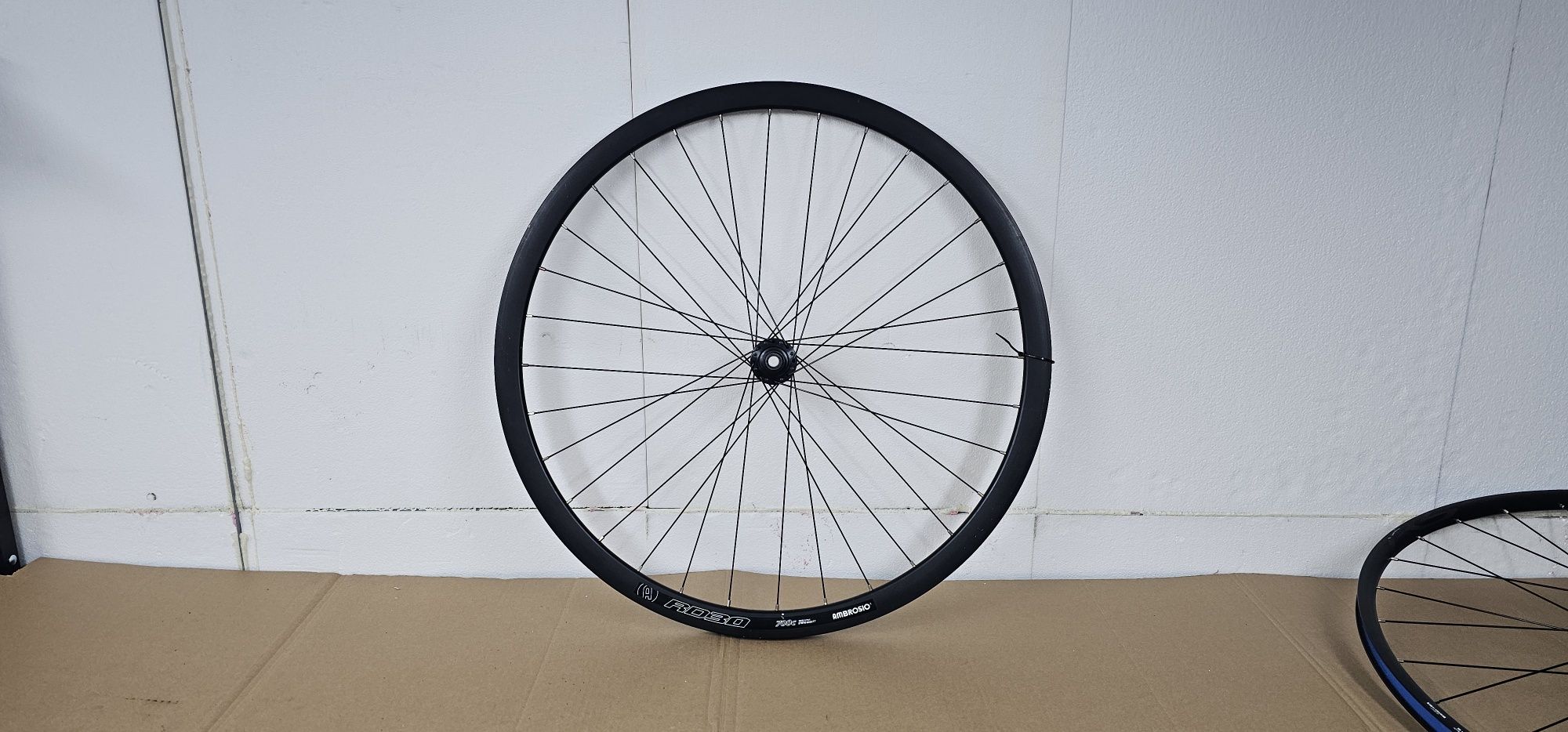 Nowe. Przednie Koło Ambrosio RD30 700c. Piasta Shimano 105.