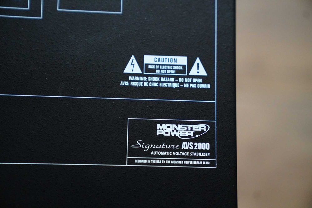 Monster AVS 2000 Автоматичний стабілізатор наруги, мережевий фільтр