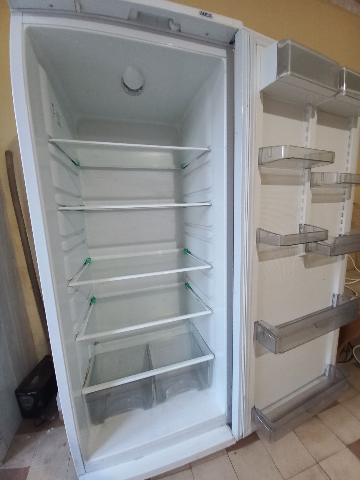 Продам  холодильник без  морозильной  камеры.