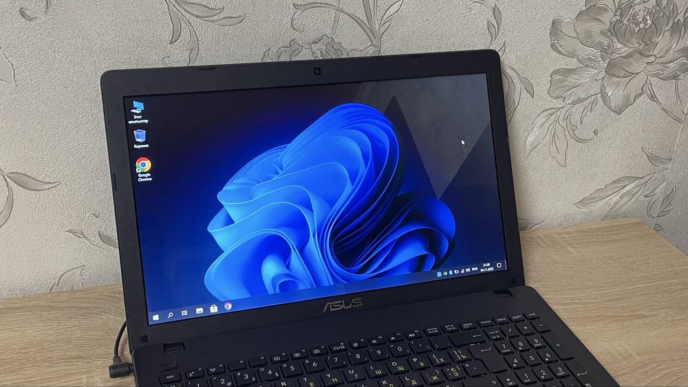 Ноутбук ASUS X552C / 8 GB RAM / Intel Core i5 / Nvidia GeForce GT 710M