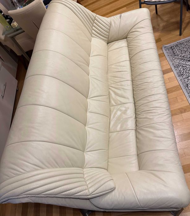 Skórzana kanapa w dobrym stanie – wygodna i zadbana