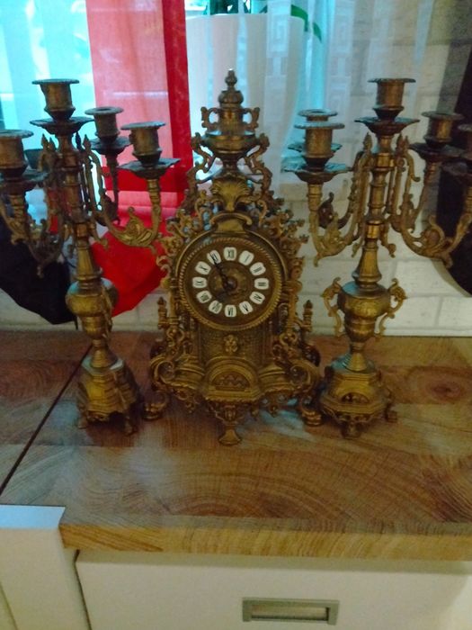 Zegar i dwa świeczniki z mosiądzu