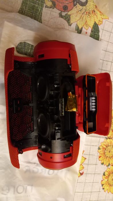 JBL Charge 3 Original аудиокалонка под ремонт, нужен аккумулятор