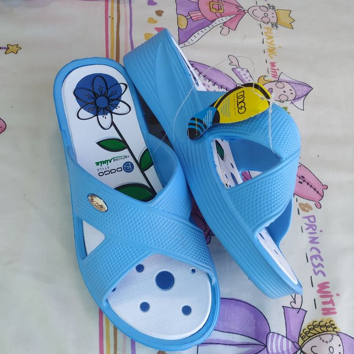 Сланці тапки жіночі на танкетці (високій платформі) DAGO (36-37р)