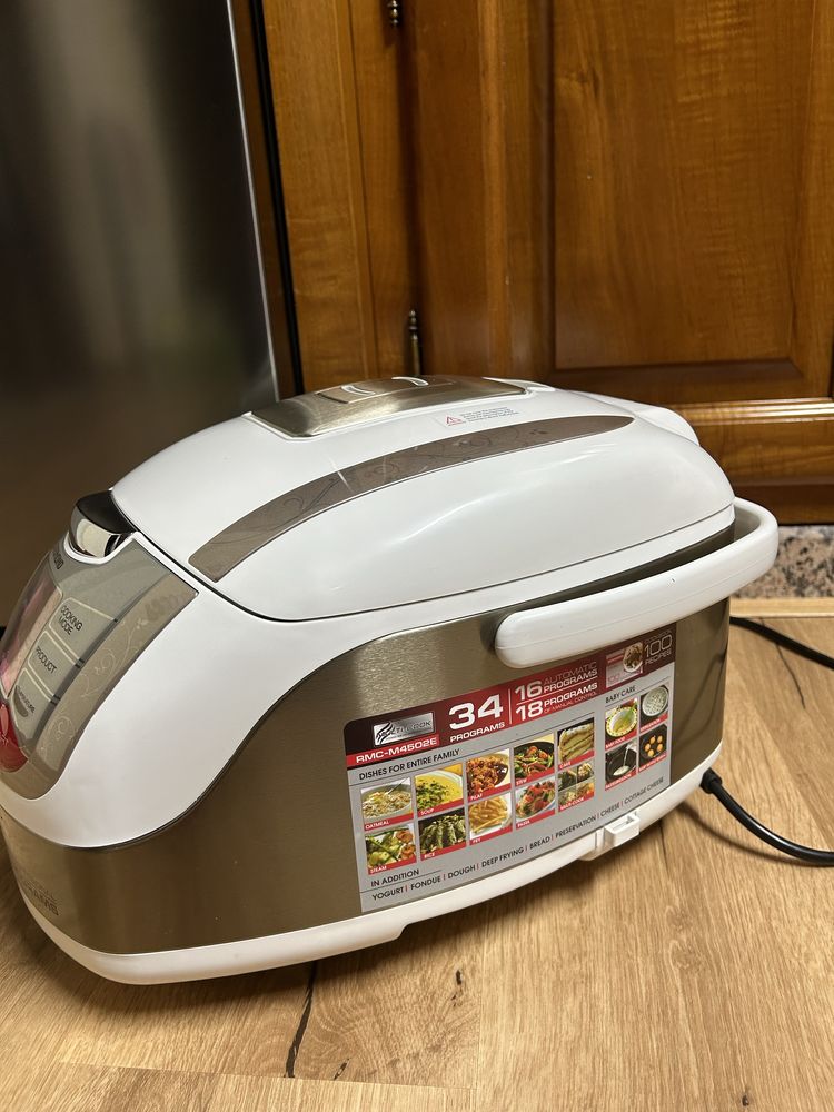 Maquina de cozinhar. Multicooker