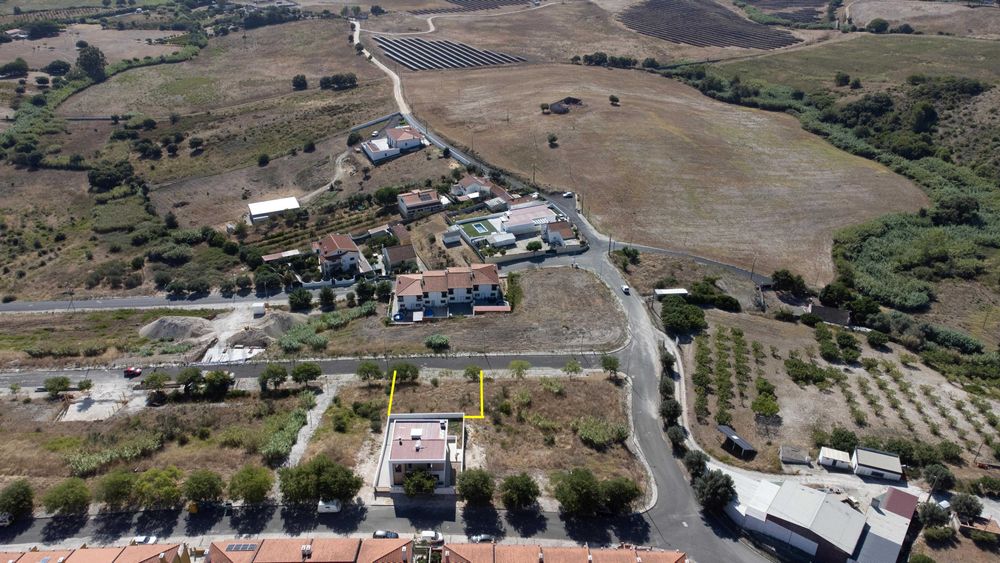 Terreno à venda na Rua das Fontaínhas - Alenquer