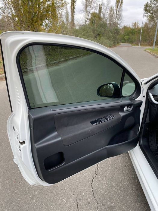Продам авто Peugeot 207