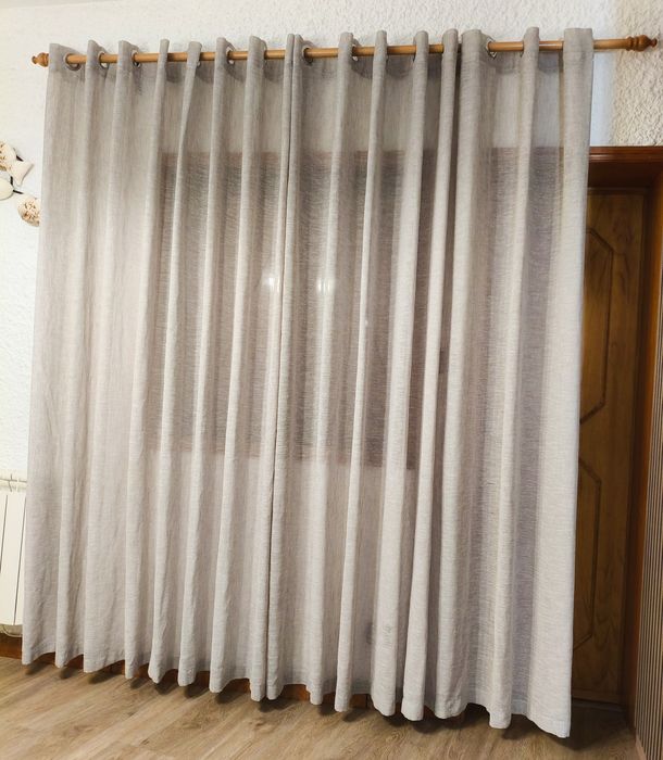 Cortinado em Algodão.