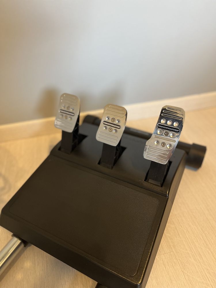 Thrustmaster tx + stojak wheel stand pro