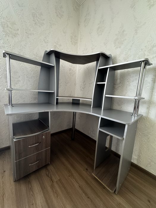 Продам компʼютерний стіл