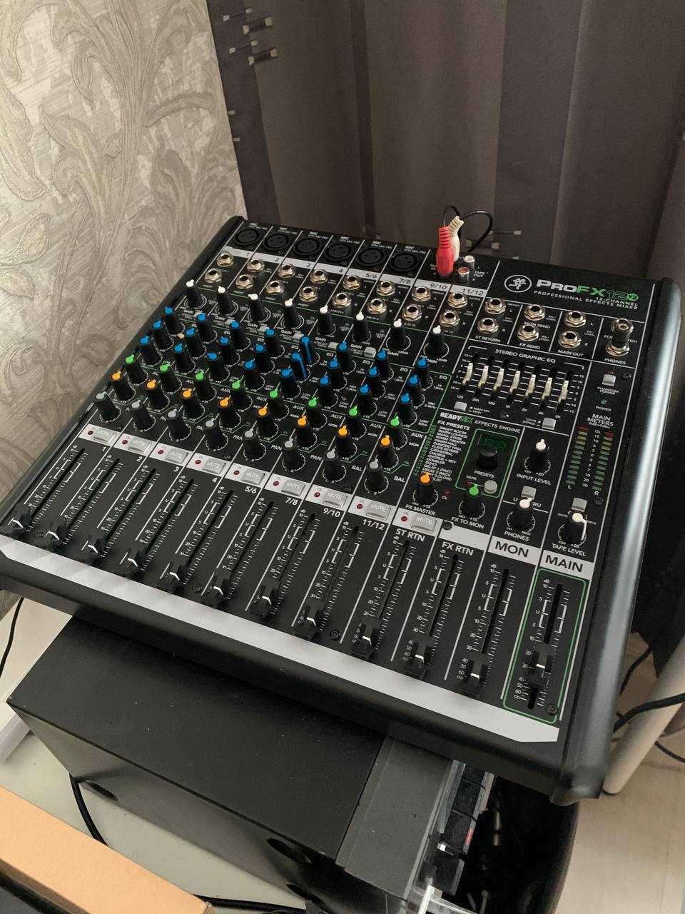 Мікшерний пульт MACKIE PROFX12V2