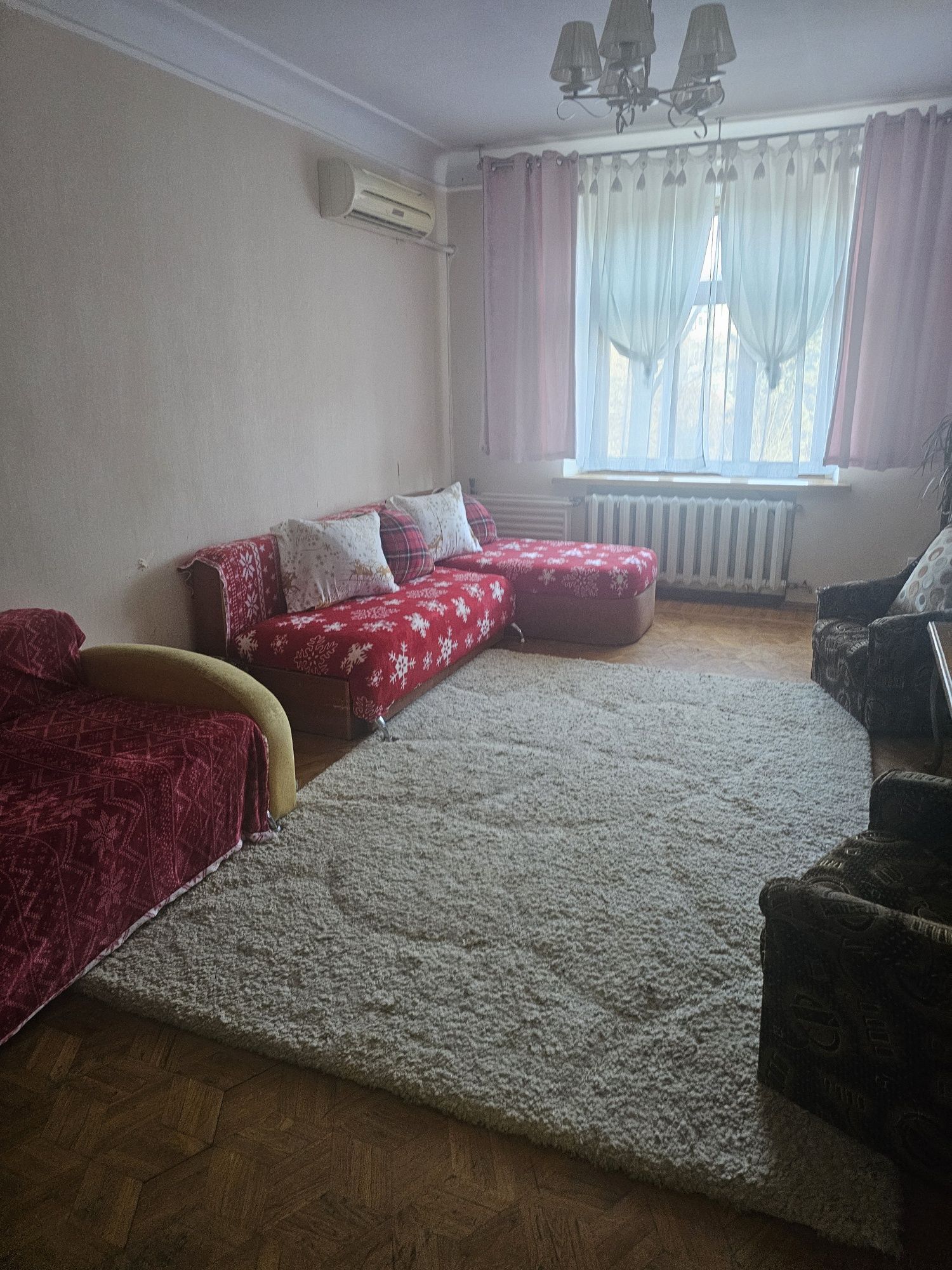 СДАМ ПОСУТОЧНО2к.в центре в парке Бабаева