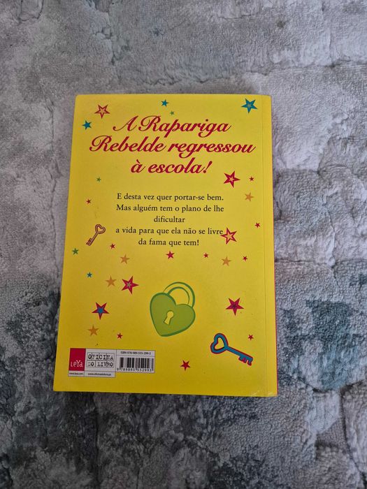 Regresso à escola: uma rapariga rebelde de Enid Blyton