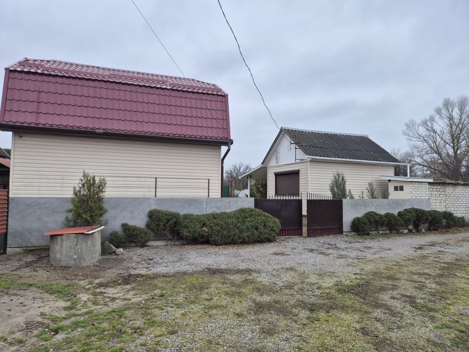 Продаж дача біля води