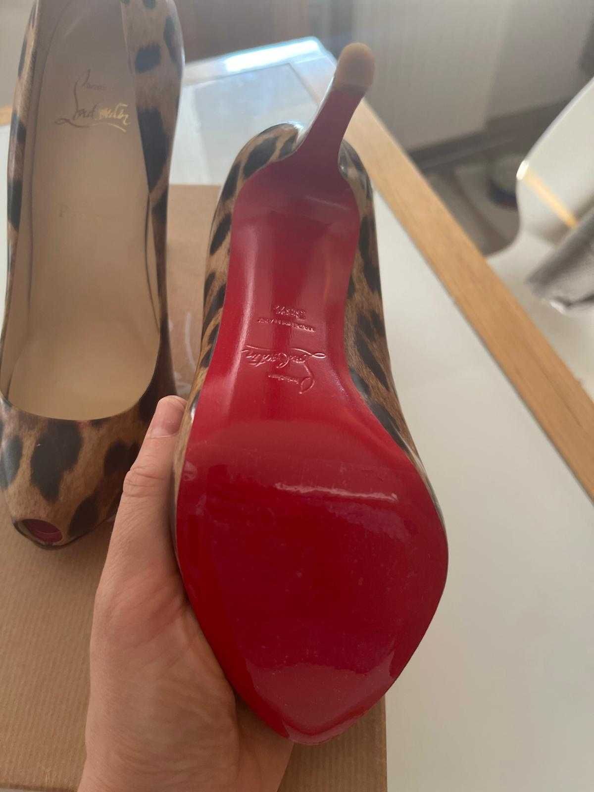 Czółenka Christian Louboutin Open Clic Peep Toe panterka 38.5 (24cm)