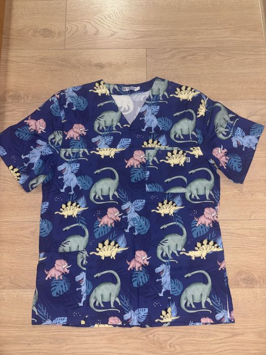 Медична сорочка чоловіча з дитячими візерунками «Динозаври»