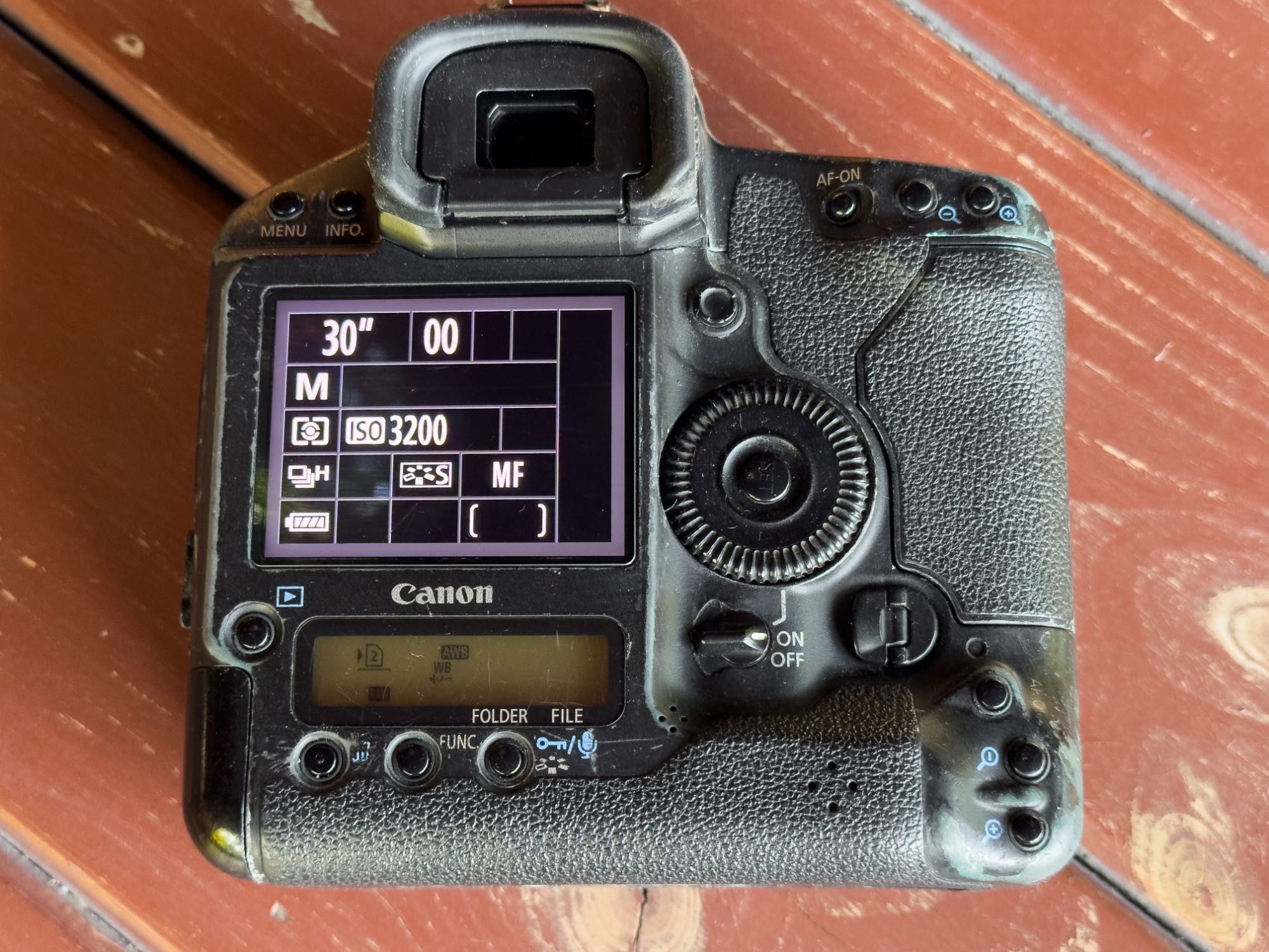 ТОП - Canon 1d markiV професійний - 16мп, 10к/с - два акуми, зарядка