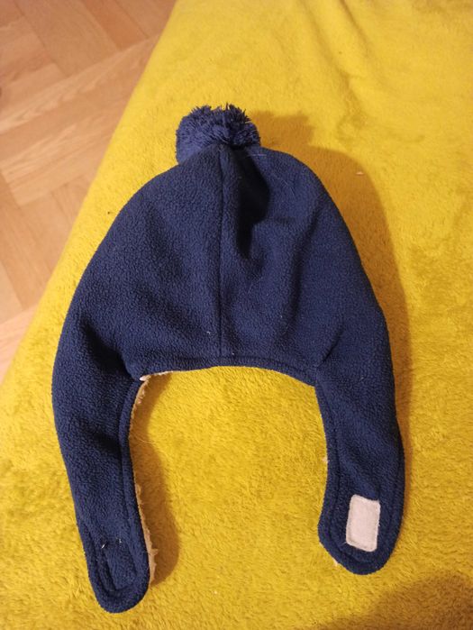 Czapka polarowa z misiem ocieplona futerkiem 45-47 cm.
