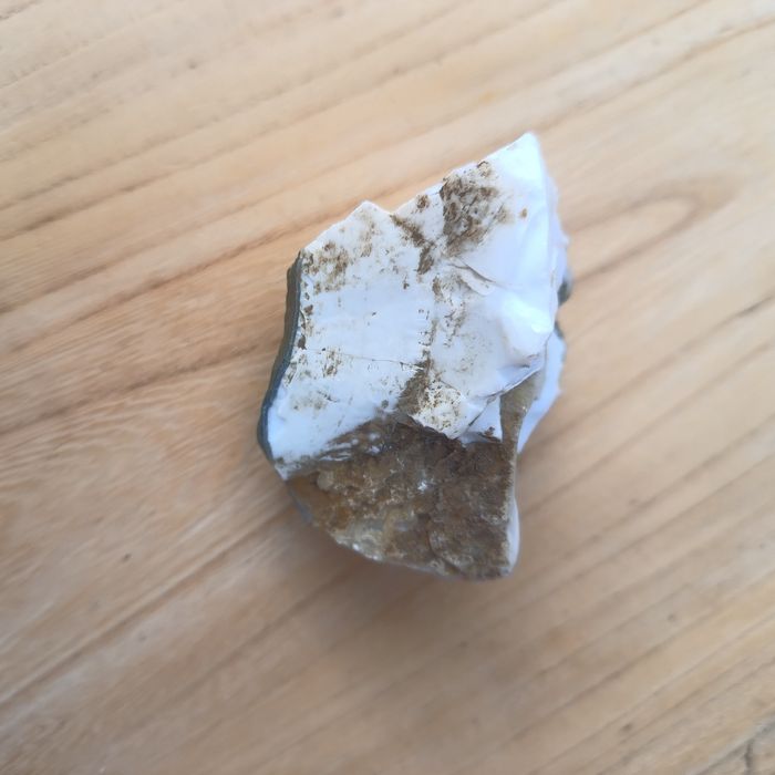 Surowy opal biały kamień naturalny Indie waga 41,4 gram