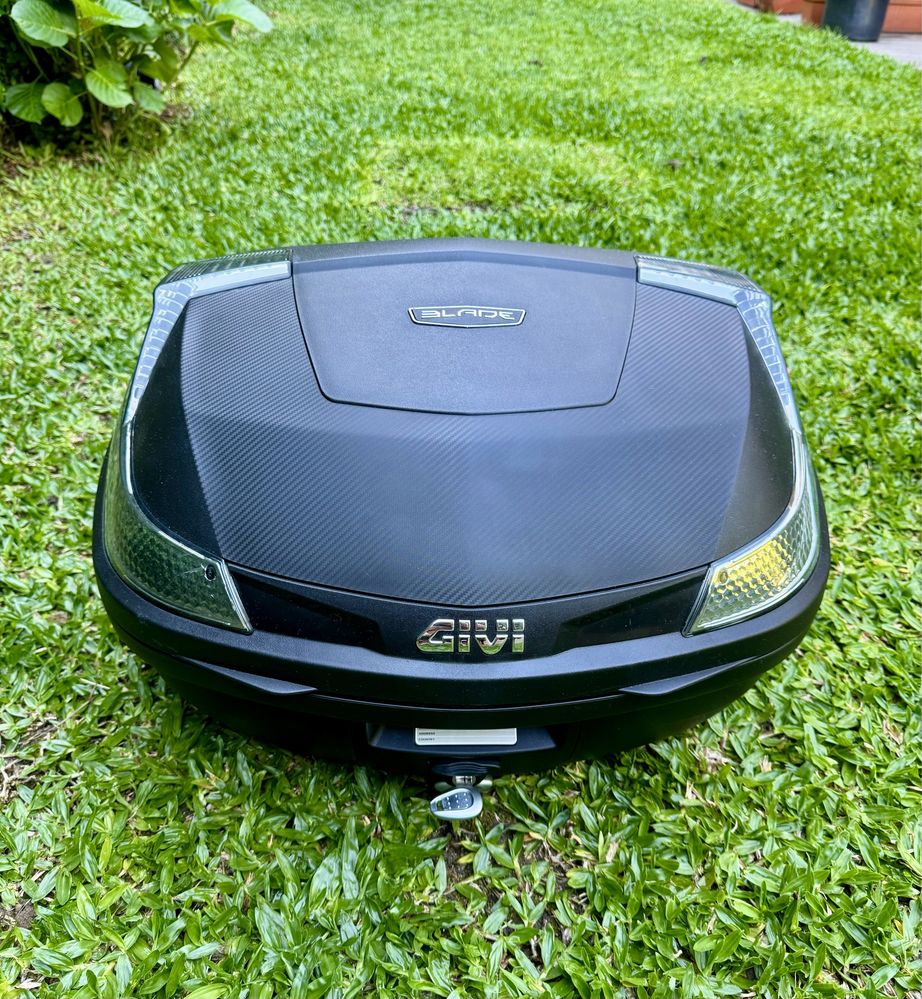 Topcase Givi Blade 47 L + base/suporte