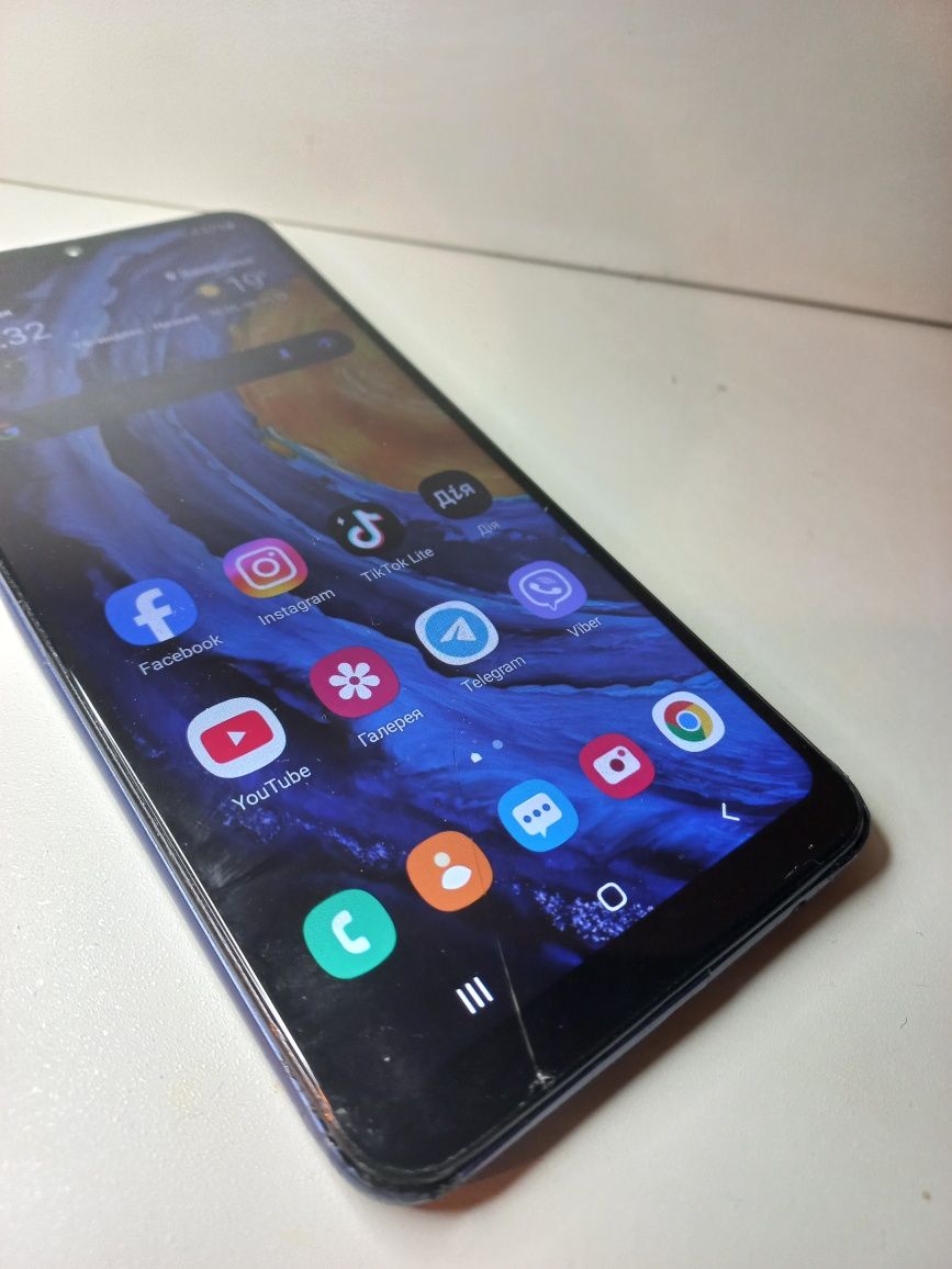 Смартфон Samsung A20 s ( 8-ядер) . Чехолы в подарок!