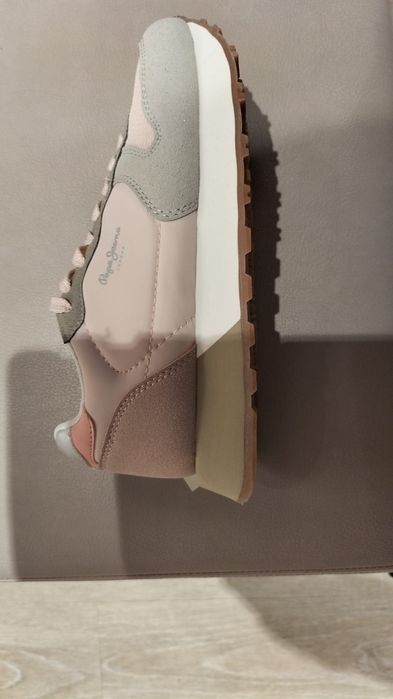 Взуття, одяг, кросівки