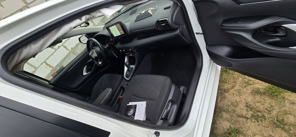 Toyota Yaris Hybrid 1.5 Comfort, 2024 rok. Automat. salon PL, 1 w., se