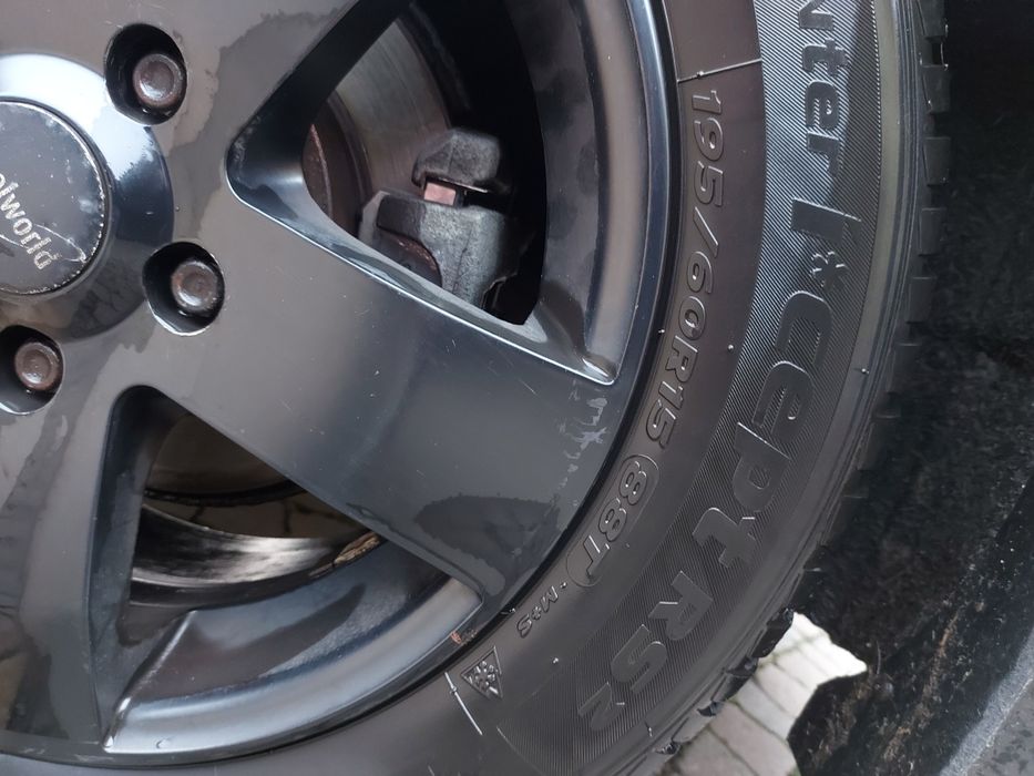 Felgi 5x114,3 z oponami zimowymi Hankook Winter i*cept RS2 195/60R15