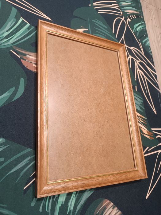 Rama na zdjęcie antyrama ze złotym zdobieniem