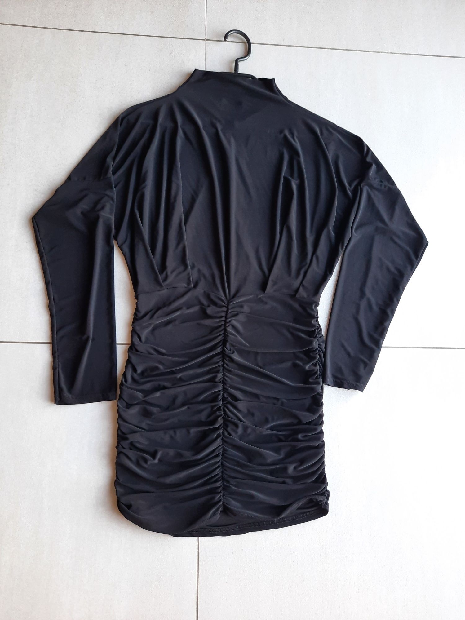 Wysokogatunkowa sukienka drapowana New Collection jakość premium