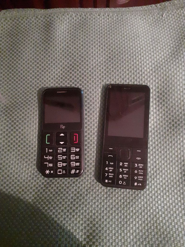 Два мобильных телефона!  FLY и NOMI!
