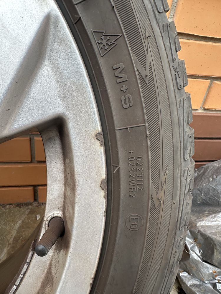 Зимові шини Goodyear 215/50 R17 на дисках