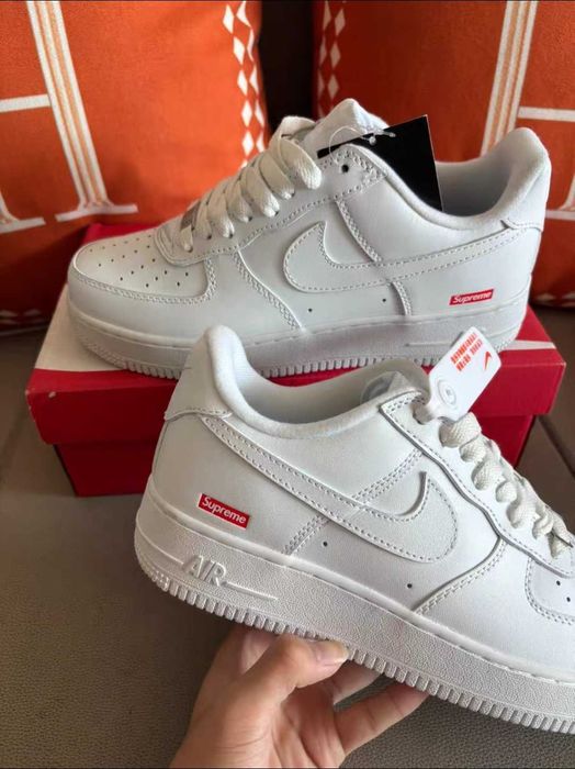 Buty meskie Mokasyny Nike_Air_Force_1_Low_Supreme_White R.39