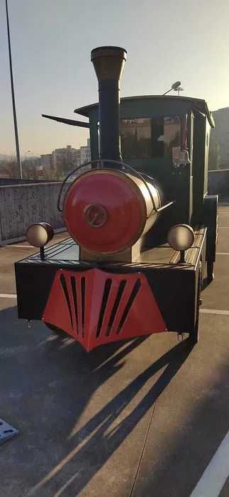 Comboio com forno a lenha para pão com chouriço, pizzas, etc