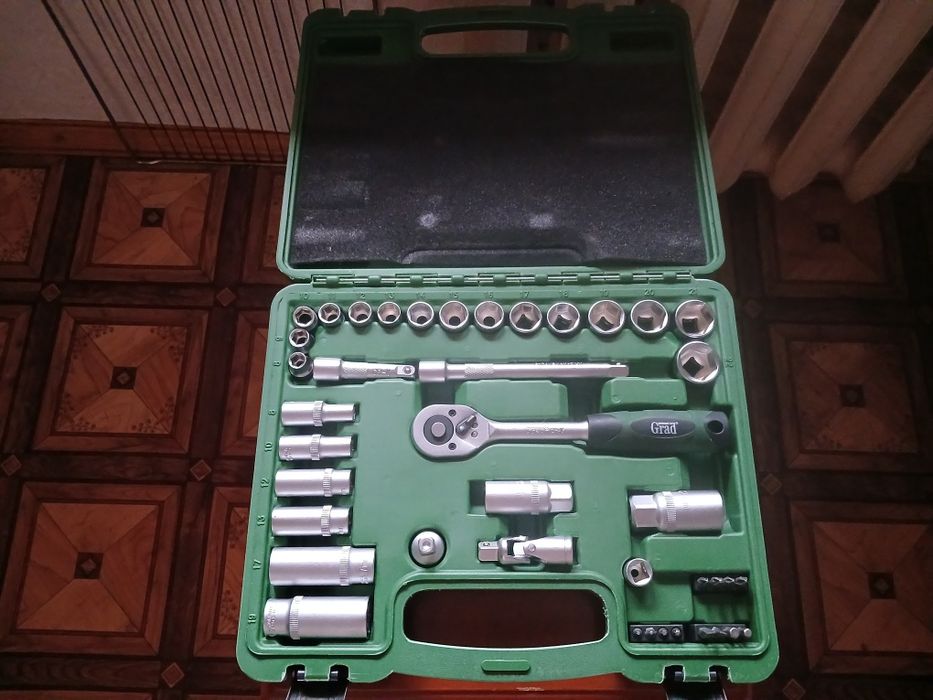 Продам набір інструментів