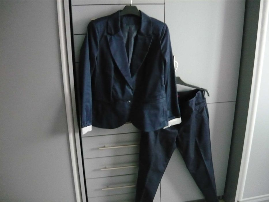 granatowy garnitur 44