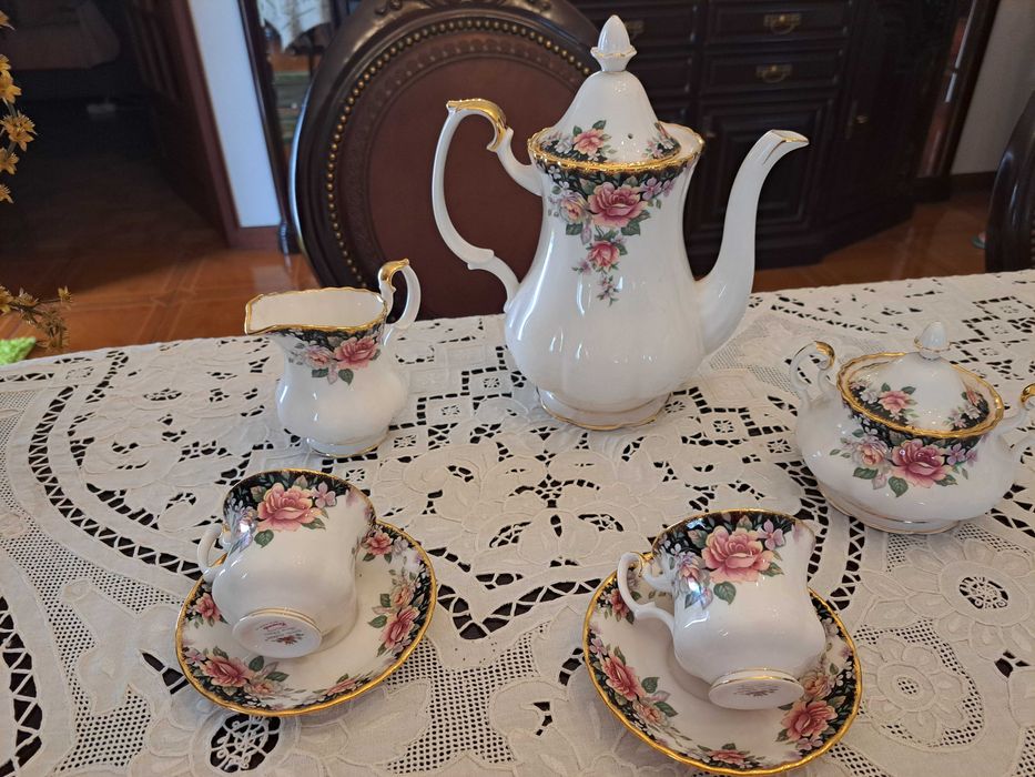Serviço de chá clássico (Royal Albert Bone china England)