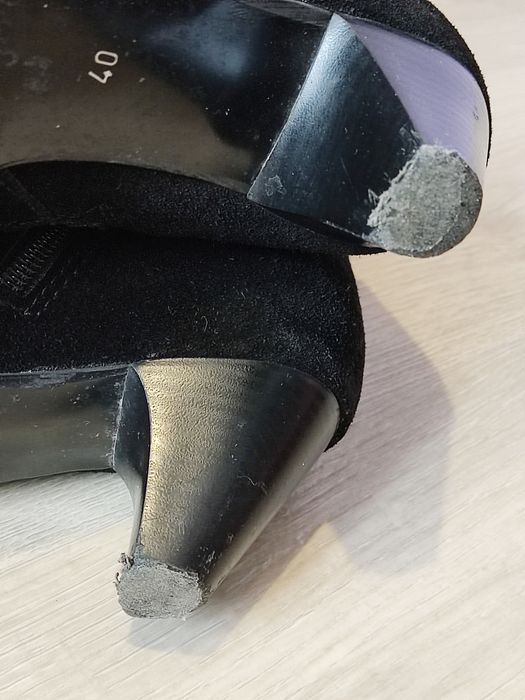 Замшеві високі чоботи