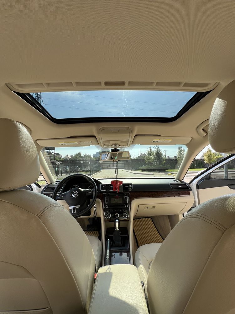 Volkswagen Passat 2012 року