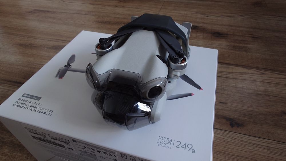 Dji mini 4 pro fly more combo